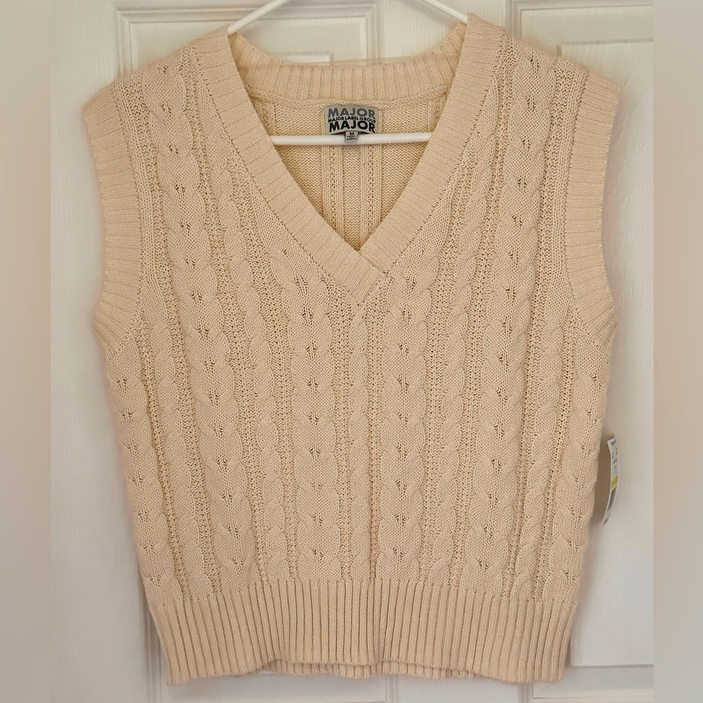 Major NWT Sweater Vest Sz med juniors Von Maur